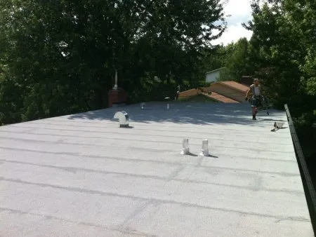 Dachterrasse mit Elastomerdachbahnen oder modifiziertem Bitumen
