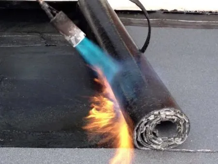 Systeme zur Befestigung von Membranen auf einer Dachterrasse