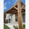 Moderne bioklimatische Pergola: SUNDIY XL-Mechaniken in der Farbe RAL 7016 mit Lamellen aus Douglasienholz